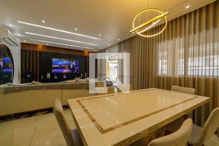 Casa de condomínio à venda com 220m², 4 quartos e 4 vagas Casa de condomínio à venda com 220m², 4 quartos e 4 vagasSala