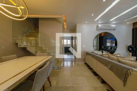 Casa de condomínio à venda com 220m², 4 quartos e 4 vagas Casa de condomínio à venda com 220m², 4 quartos e 4 vagasSala