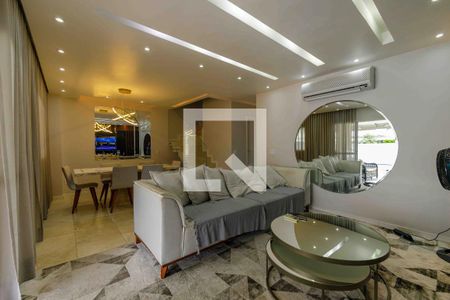 Casa de condomínio à venda com 220m², 4 quartos e 4 vagas Casa de condomínio à venda com 220m², 4 quartos e 4 vagasSala