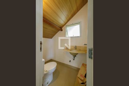 Casa de condomínio à venda com 220m², 4 quartos e 4 vagas Casa de condomínio à venda com 220m², 4 quartos e 4 vagasLavabo Sótão