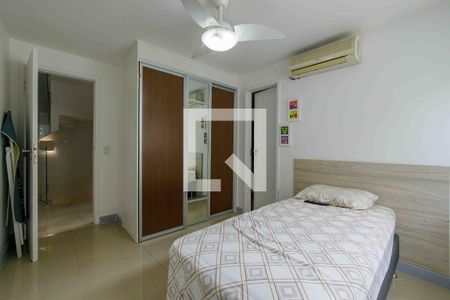 Casa de condomínio à venda com 220m², 4 quartos e 4 vagas Casa de condomínio à venda com 220m², 4 quartos e 4 vagasSuíte Canadense 1