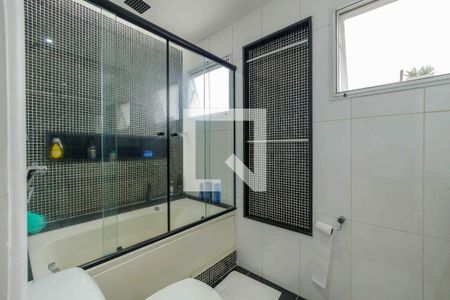 Casa de condomínio à venda com 220m², 4 quartos e 4 vagas Casa de condomínio à venda com 220m², 4 quartos e 4 vagasBanheiro Suíte 2