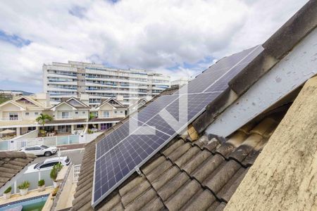 Casa de condomínio à venda com 220m², 4 quartos e 4 vagas Casa de condomínio à venda com 220m², 4 quartos e 4 vagasPainel Solar