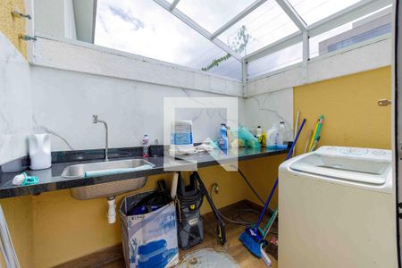 Casa de condomínio à venda com 220m², 4 quartos e 4 vagas Casa de condomínio à venda com 220m², 4 quartos e 4 vagasÁrea de Serviço