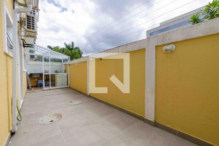 Casa de condomínio à venda com 220m², 4 quartos e 4 vagas Casa de condomínio à venda com 220m², 4 quartos e 4 vagasÁrea de Serviço