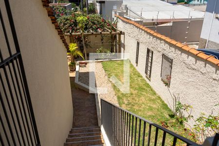 Casa para alugar com 177m², 3 quartos e 2 vagas Casa para alugar com 177m², 3 quartos e 2 vagasEscada