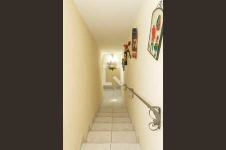 Casa para alugar com 177m², 3 quartos e 2 vagas Casa para alugar com 177m², 3 quartos e 2 vagasEscada