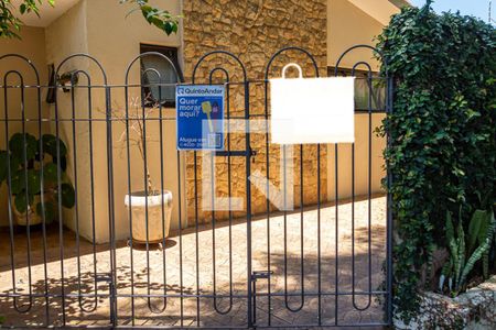 Casa para alugar com 177m², 3 quartos e 2 vagas Casa para alugar com 177m², 3 quartos e 2 vagasFachada