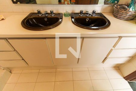 Casa para alugar com 262m², 3 quartos e 4 vagas Casa para alugar com 262m², 3 quartos e 4 vagasBanheiro