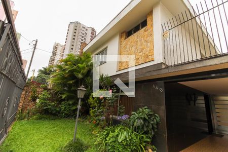 Casa para alugar com 262m², 3 quartos e 4 vagas Casa para alugar com 262m², 3 quartos e 4 vagasFachada