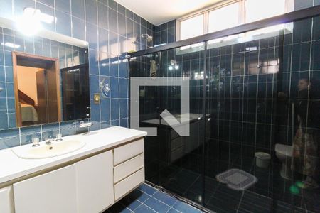 Casa para alugar com 262m², 3 quartos e 4 vagas Casa para alugar com 262m², 3 quartos e 4 vagasBanheiro Da Suíte 2