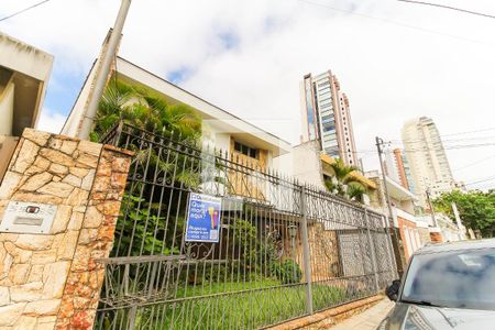 Casa para alugar com 262m², 3 quartos e 4 vagas Casa para alugar com 262m², 3 quartos e 4 vagasFachada