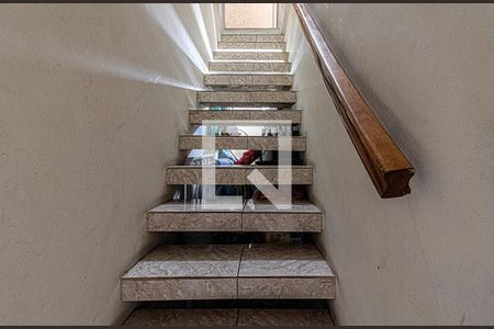 Escada de casa à venda com 2 quartos, 200m² em Parque Bristol, São Paulo