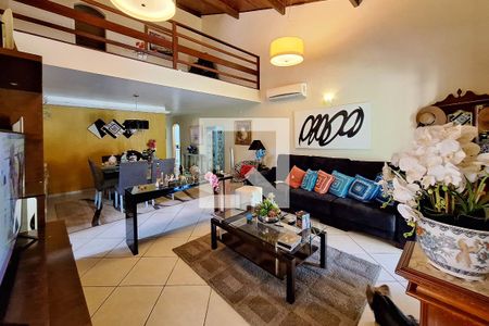 Sala de casa de condomínio à venda com 4 quartos, 297m² em Badu, Niterói