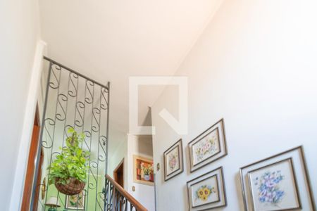 Casa para alugar com 300m², 4 quartos e 3 vagasEscada