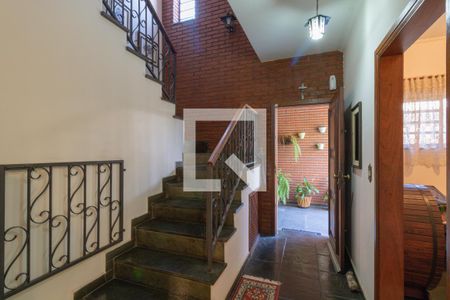 Casa para alugar com 300m², 4 quartos e 3 vagasEscada
