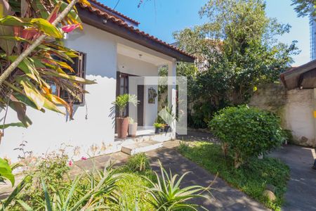 Casa à venda com 300m², 4 quartos e 4 vagas Casa à venda com 300m², 4 quartos e 4 vagasQuintal