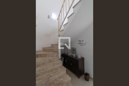 Casa à venda com 150m², 3 quartos e 4 vagasEscada 