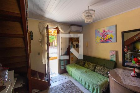 Sala de casa de condomínio para alugar com 2 quartos, 45m² em Vicentina, São Leopoldo