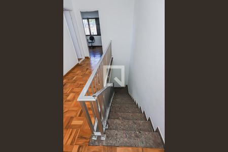 Casa à venda com 253m², 3 quartos e 1 vaga Casa à venda com 253m², 3 quartos e 1 vagaEscada