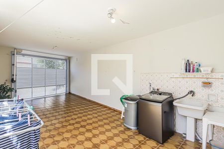 Casa à venda com 253m², 3 quartos e 1 vaga Casa à venda com 253m², 3 quartos e 1 vagaÁrea de serviço e quintal