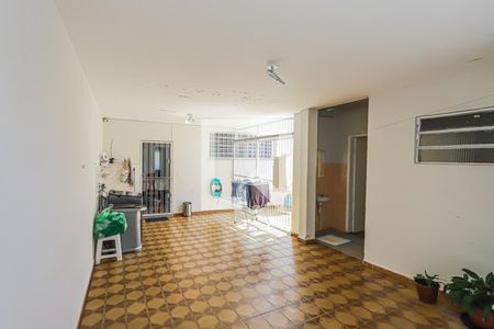 Casa à venda com 253m², 3 quartos e 1 vaga Casa à venda com 253m², 3 quartos e 1 vagaÁrea de serviço e quintal