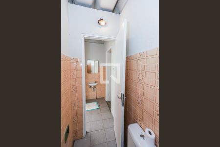 Casa à venda com 253m², 3 quartos e 1 vaga Casa à venda com 253m², 3 quartos e 1 vagaBanheiro de serviço