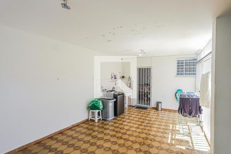 Casa à venda com 253m², 3 quartos e 1 vaga Casa à venda com 253m², 3 quartos e 1 vagaÁrea de serviço e quintal