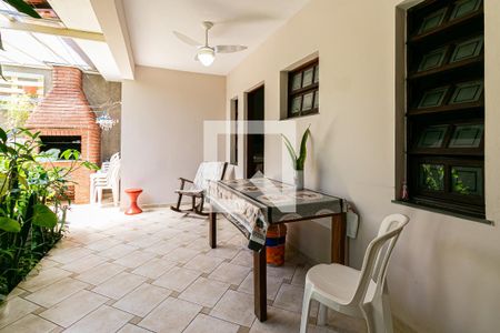 Casa à venda com 274m², 4 quartos e 4 vagasQuintal - Área Gorumet