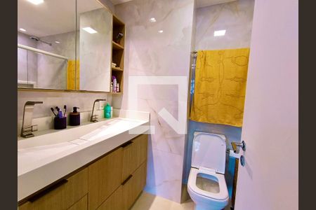 Apartamento à venda com 105m², 3 quartos e 2 vagasSuíte banheiro 