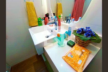 Apartamento à venda com 105m², 3 quartos e 2 vagasBanheiro social 