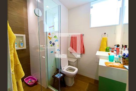 Apartamento à venda com 105m², 3 quartos e 2 vagasBanheiro social 