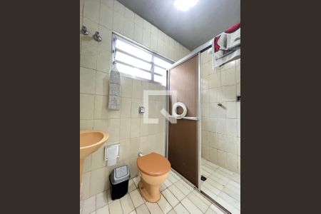 Casa à venda com 177m², 4 quartos e 2 vagas Casa à venda com 177m², 4 quartos e 2 vagasBanheiro Social