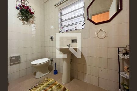 Casa à venda com 177m², 4 quartos e 2 vagas Casa à venda com 177m², 4 quartos e 2 vagasLavabo