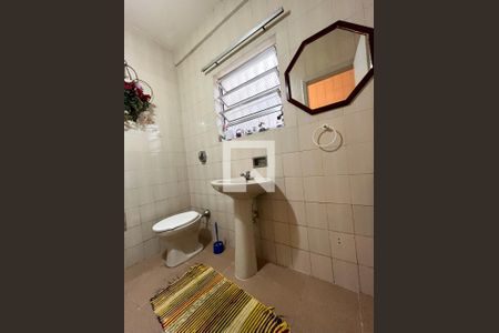 Casa à venda com 177m², 4 quartos e 2 vagas Casa à venda com 177m², 4 quartos e 2 vagasLavabo