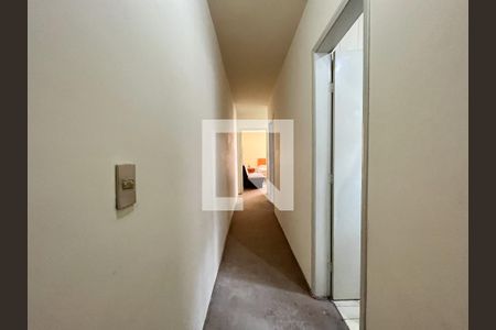 Casa à venda com 177m², 4 quartos e 2 vagas Casa à venda com 177m², 4 quartos e 2 vagasCorredor