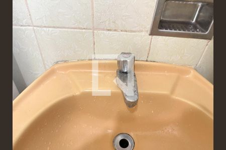 Casa à venda com 177m², 4 quartos e 2 vagas Casa à venda com 177m², 4 quartos e 2 vagasBanheiro Social