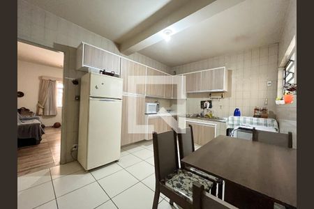 Casa à venda com 177m², 4 quartos e 2 vagas Casa à venda com 177m², 4 quartos e 2 vagasCozinha
