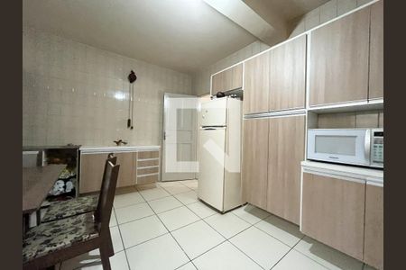 Casa à venda com 177m², 4 quartos e 2 vagas Casa à venda com 177m², 4 quartos e 2 vagasCozinha