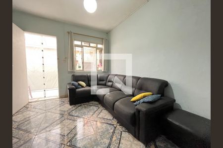 Casa à venda com 177m², 4 quartos e 2 vagas Casa à venda com 177m², 4 quartos e 2 vagasSala Edícula