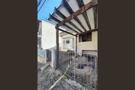 Casa à venda com 140m², 2 quartos e 2 vagas Casa à venda com 140m², 2 quartos e 2 vagasFachada