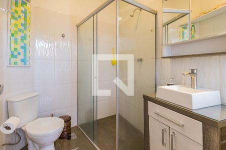 Banheiro de apartamento à venda com 1 quarto, 56m² em São João, Porto Alegre