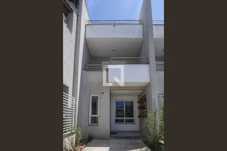 Casa à venda com 132m², 3 quartos e 1 vaga Casa à venda com 132m², 3 quartos e 1 vagaFachada