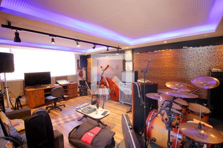 Casa à venda com 477m², 3 quartos e 6 vagasSuite – 2º piso