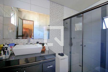 Casa à venda com 477m², 3 quartos e 6 vagasBanheiro da Suite 1