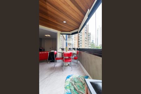 Apartamento à venda com 132m², 2 quartos e 3 vagasSala - Varanda