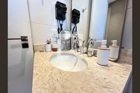 Apartamento à venda com 74m², 2 quartos e 2 vagasBanheiro da Suíte