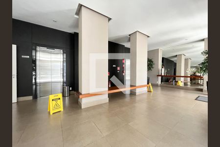 Apartamento à venda com 74m², 2 quartos e 2 vagasHall social