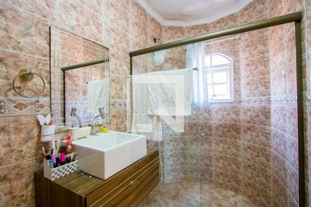 Casa à venda com 295m², 3 quartos e 3 vagasBanheiro do quarto 1