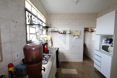 Casa à venda com 394m², 2 quartos e 2 vagasCozinha